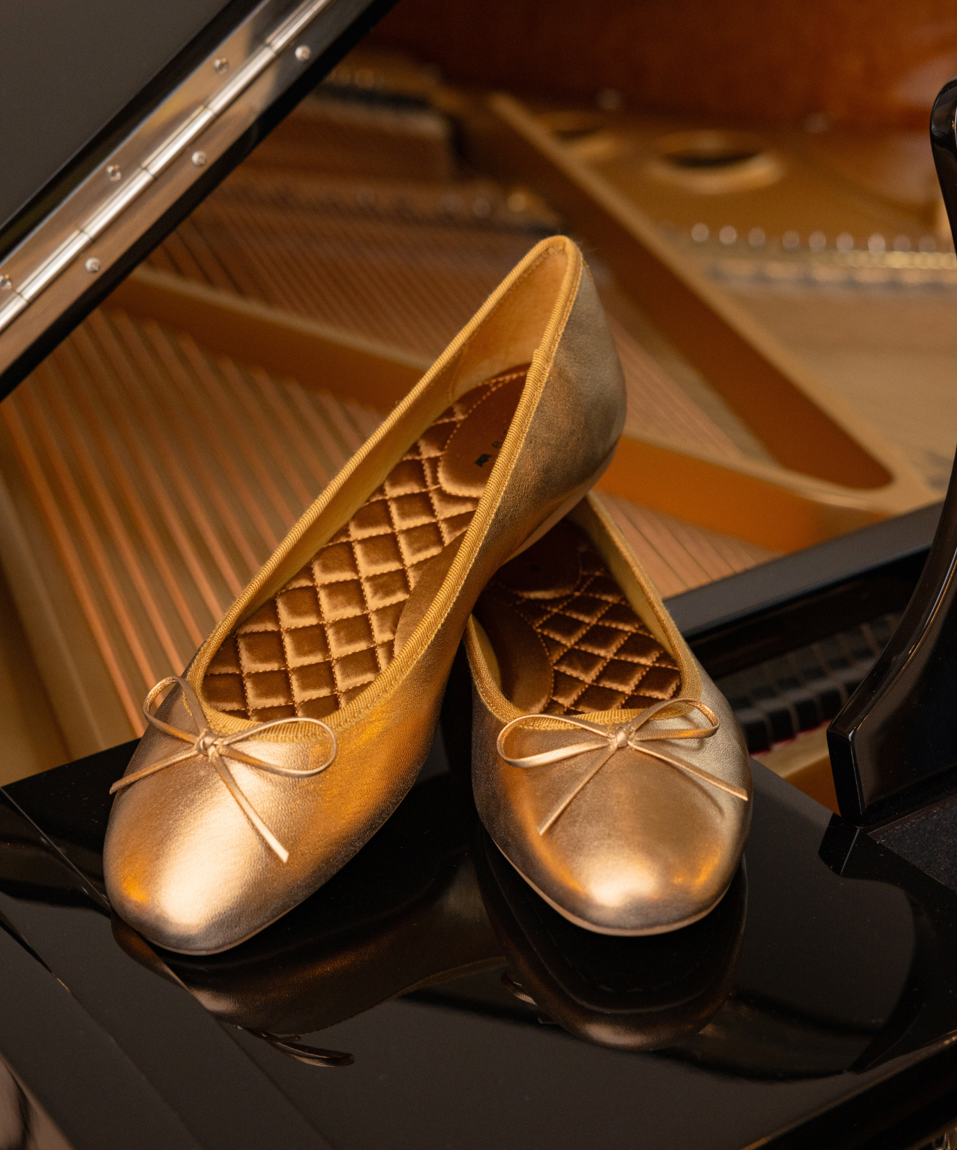 The Hummingbird - Vintage Gold Leather