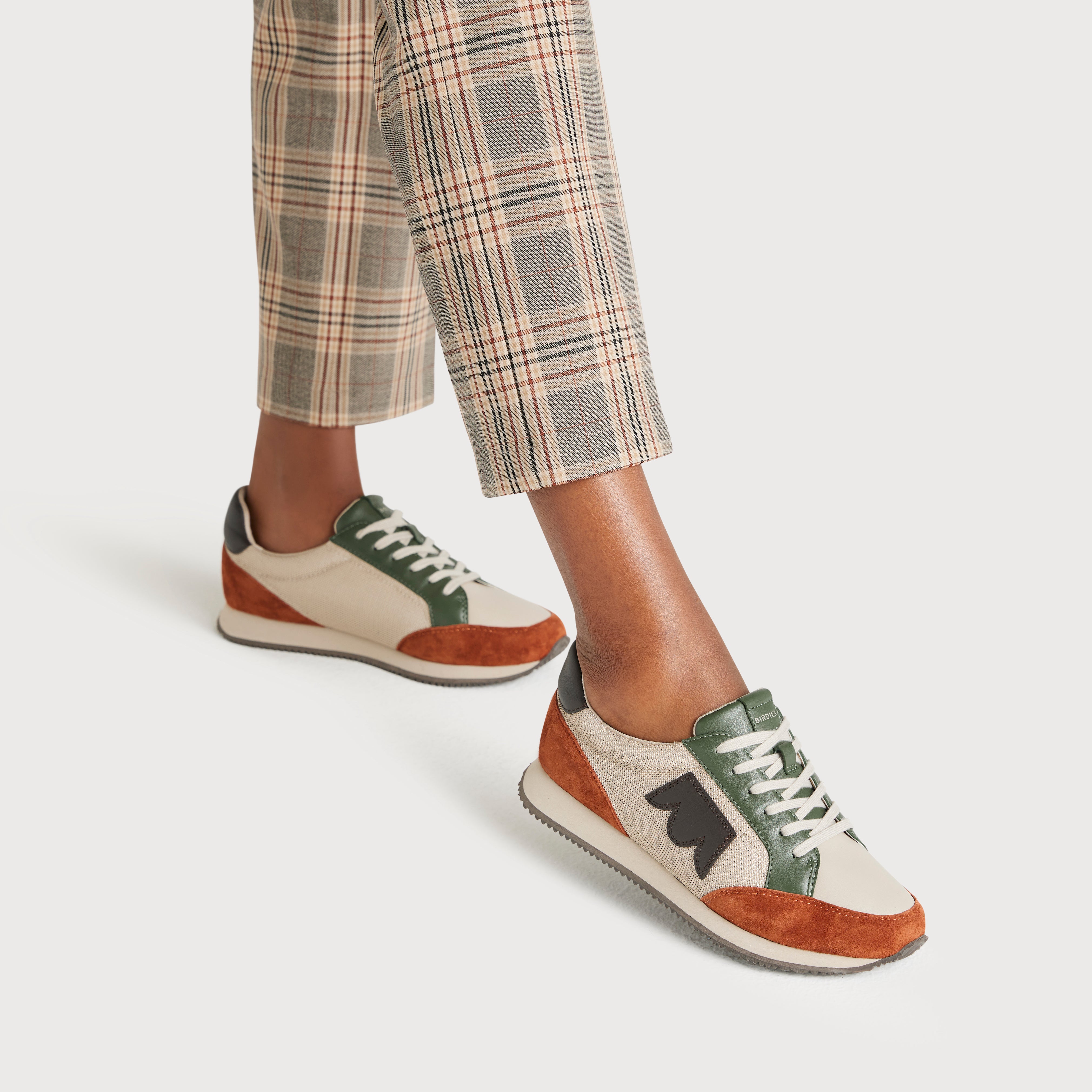 on figure side view of the Roadrunner Sneaker in Ivy Multi (Rust, Grey Dark Green & Light Grey) Mesh
