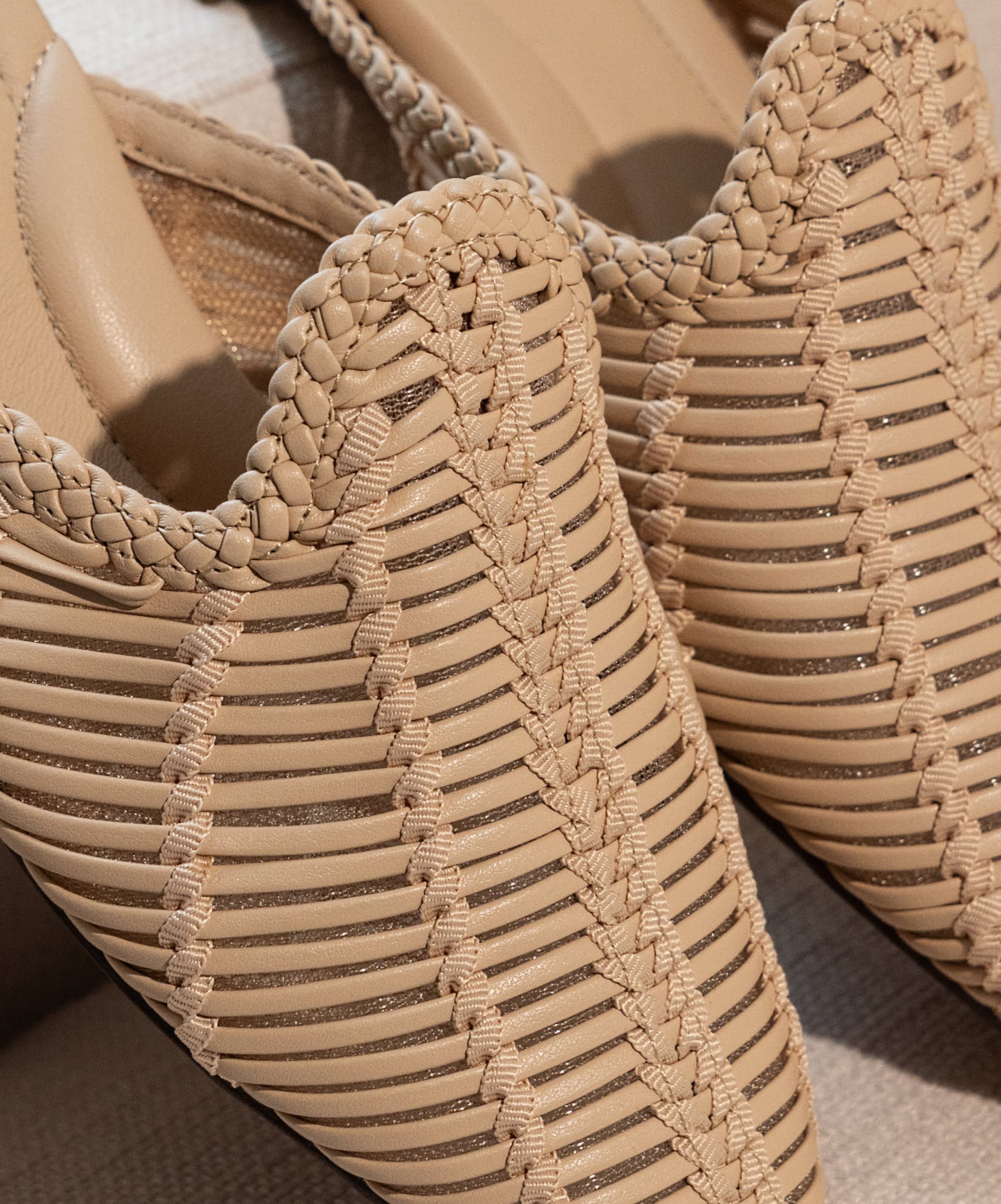 The Goldfinch 15 Woven Slide - Dawn Woven