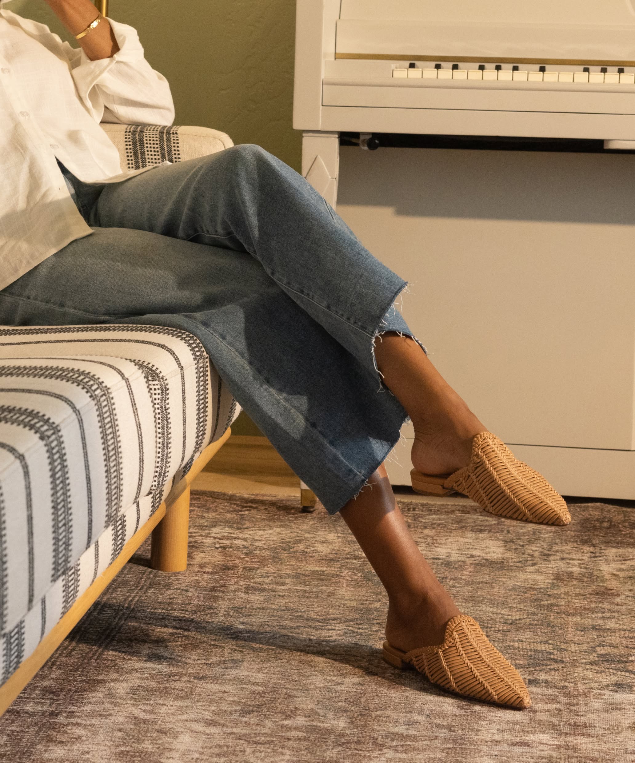 The Goldfinch 15 Woven Slide - Toffee Woven