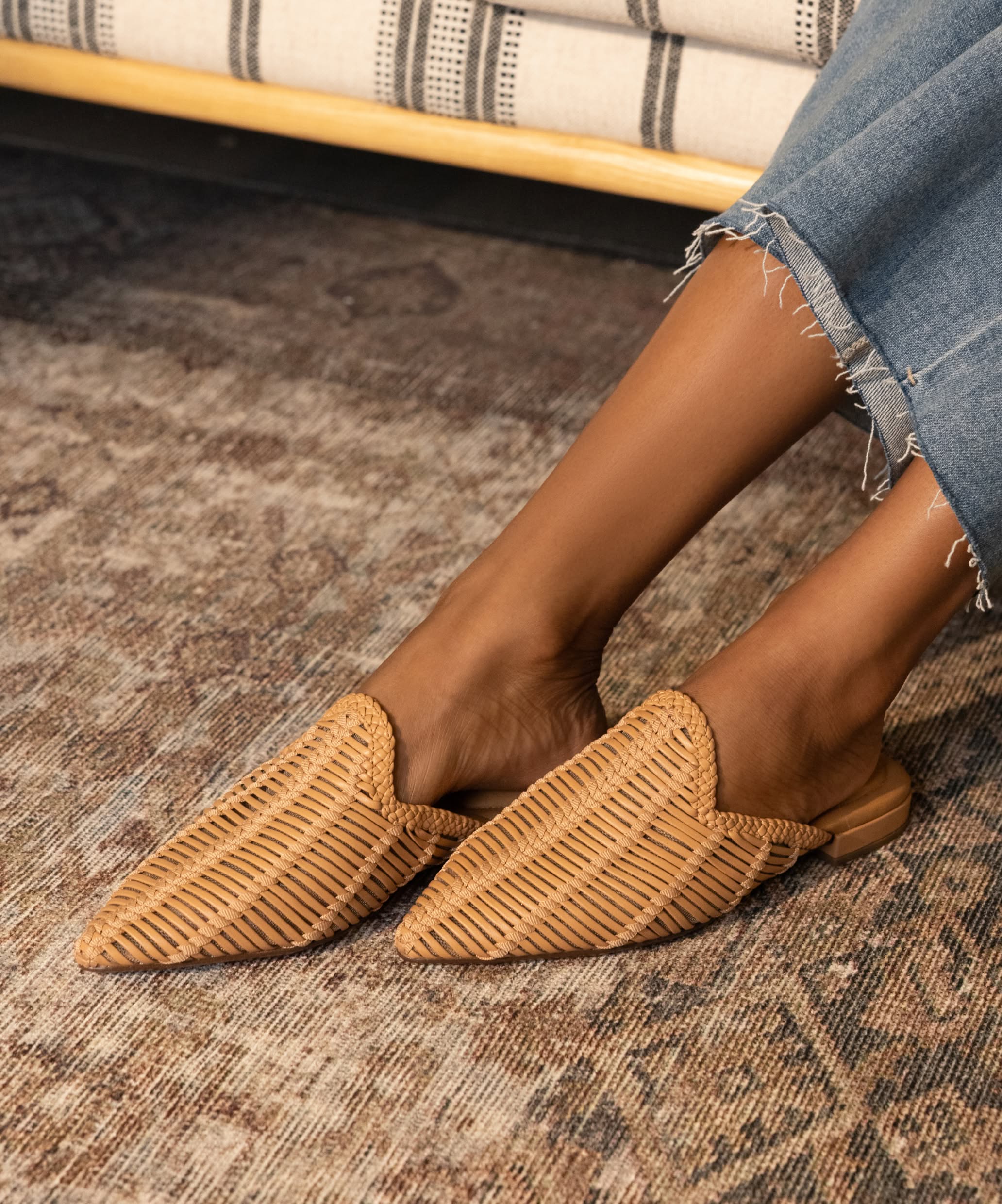 The Goldfinch 15 Woven Slide - Toffee Woven