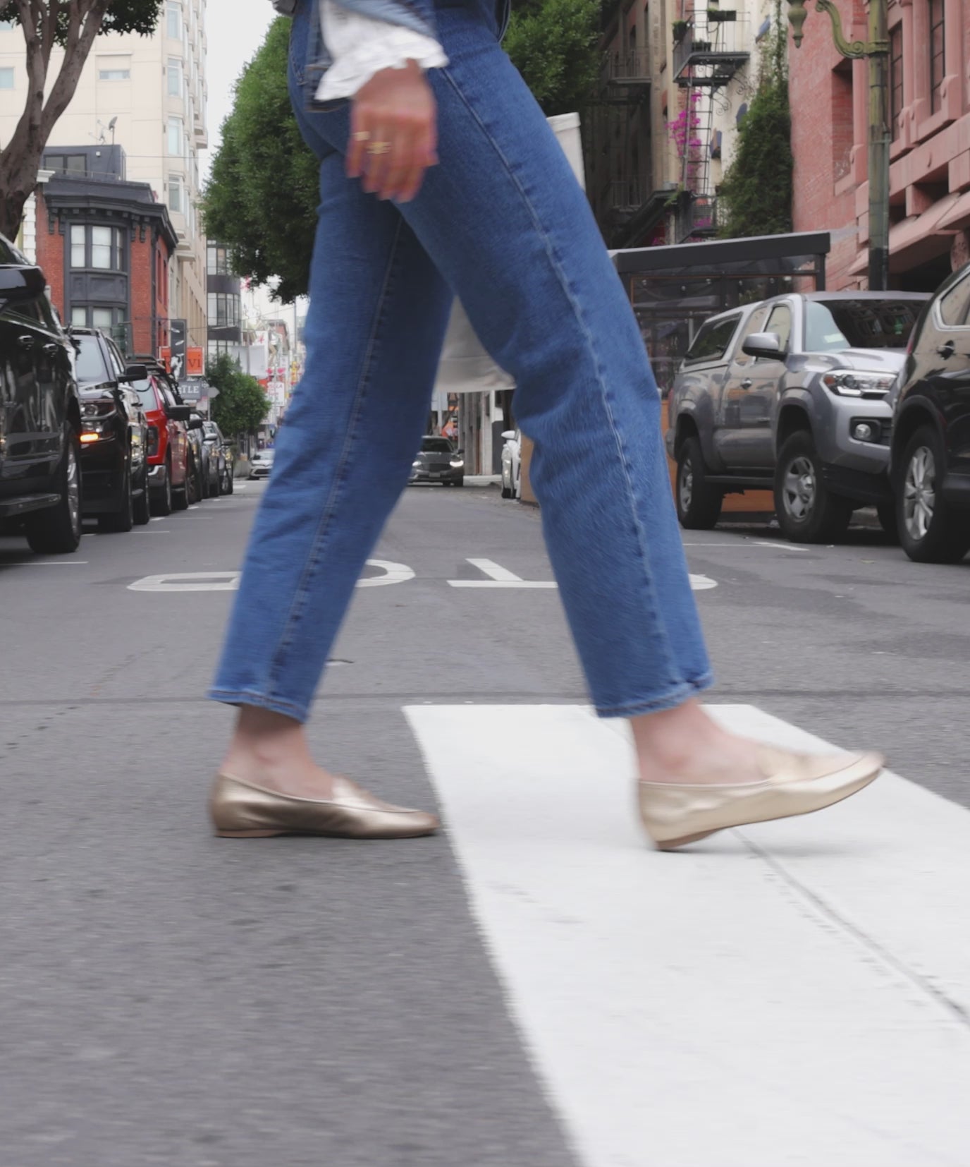 on figure video view of the Vesper loafer in Gold Leather