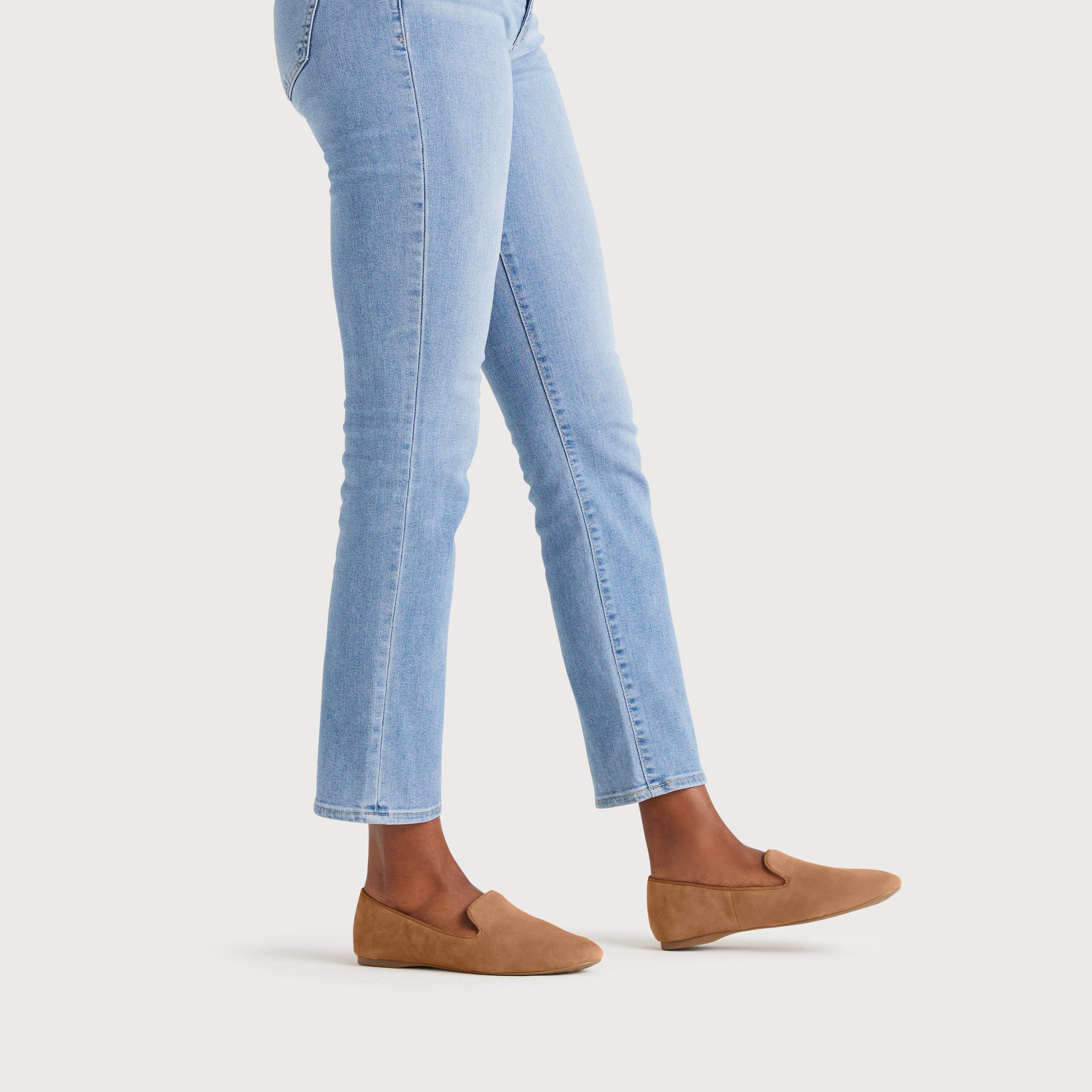 on figure side view of the Starling in golden oak (tan) suede