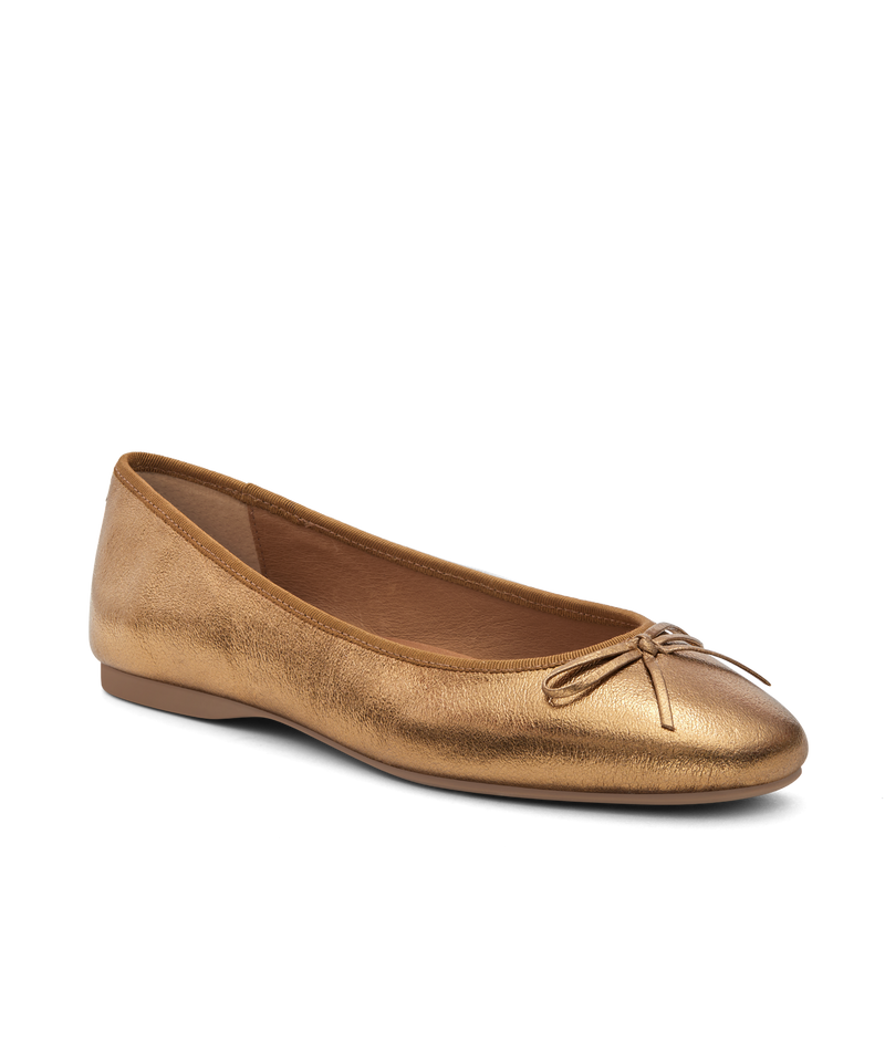 front 3/4ths view of the Hummingbird in Vintage Gold Leather