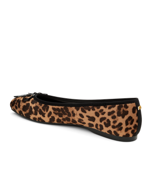 back 3/4ths  view of the hummingbird ballet flat in Leopard print calf hair