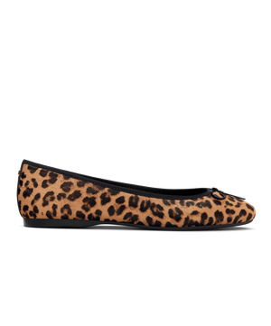 side view of the hummingbird ballet flat in Leopard print calf hair