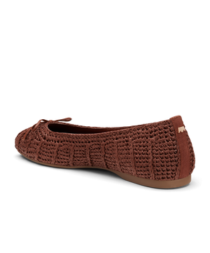back 3/4ths view of the Hummingbird in Walnut (brown) raffia