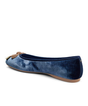 back 3/4ths view of the hummingbird in ocean velvet bow