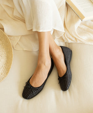 The Songbird - Black Raffia