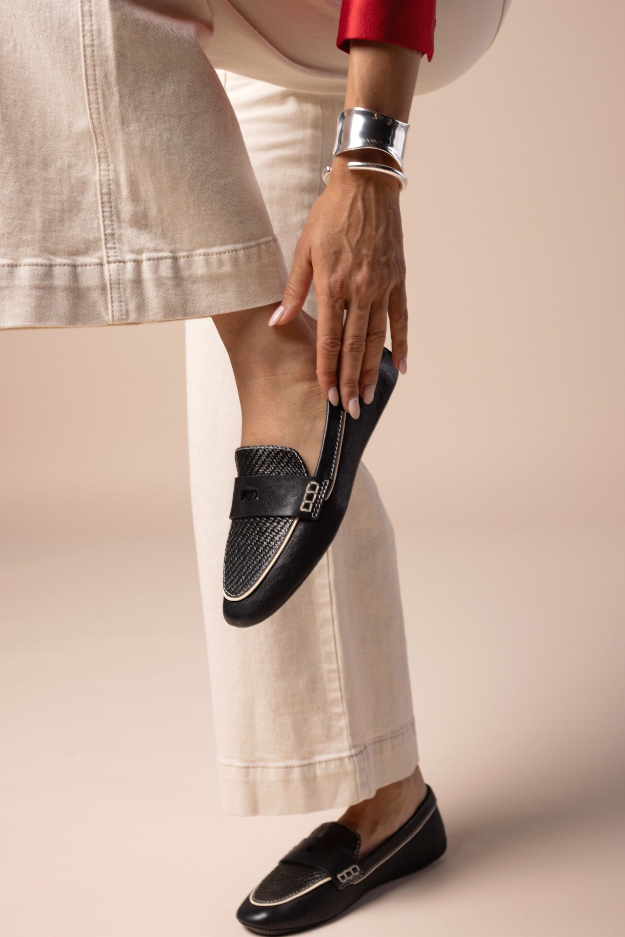 The Vesper Driver - Black Leather Raffia