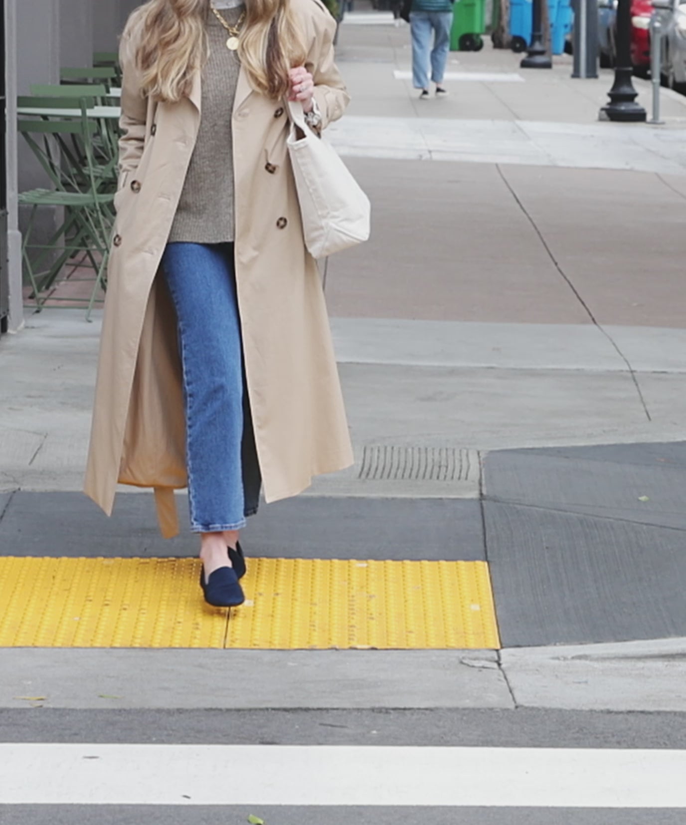 on figure video of the Starling in Navy Suede