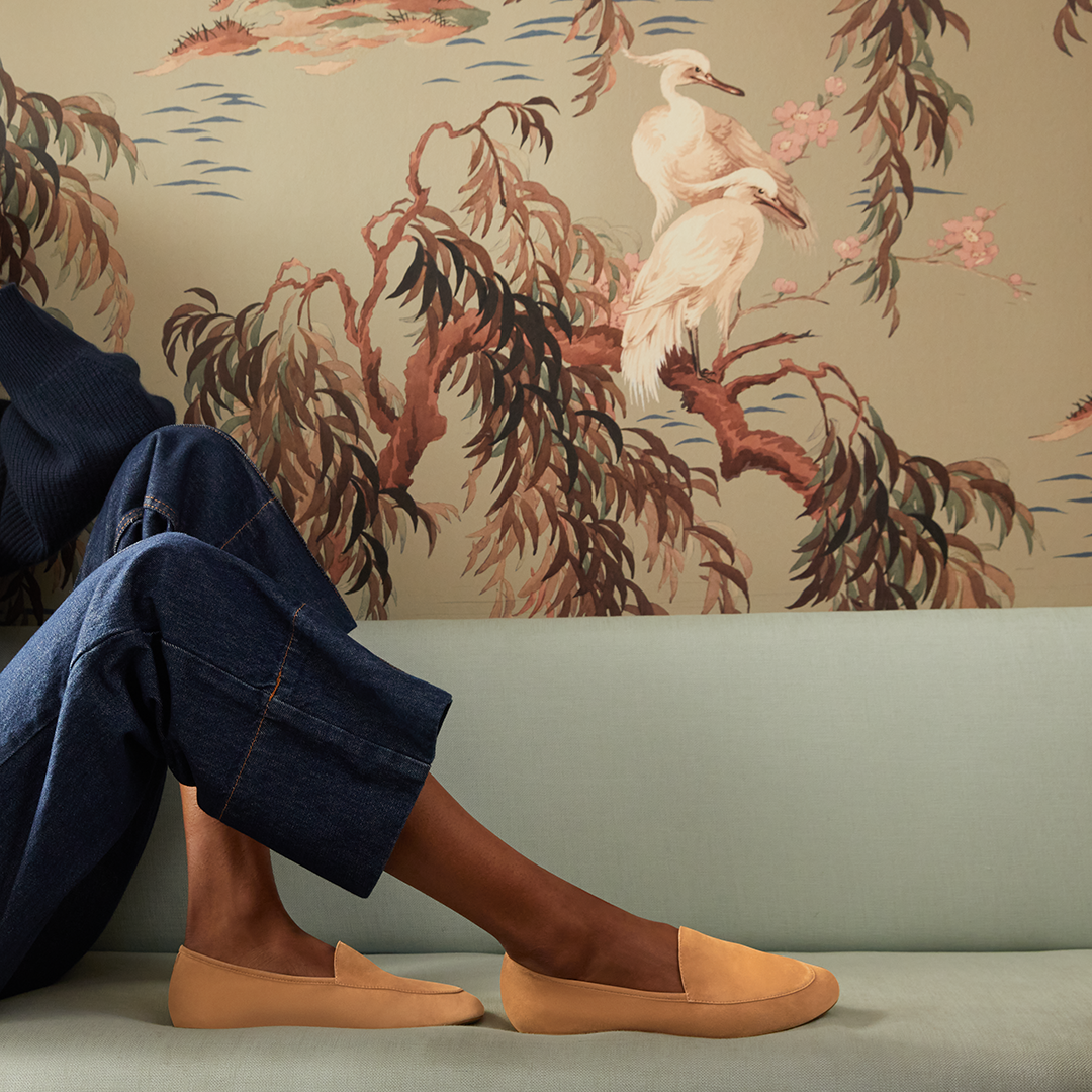 on figure side view of the Vesper loafer in Toffee (tan) Suede